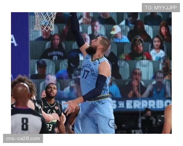 战术板：掘金约基奇高位策应战术破解凯尔特人换防策略